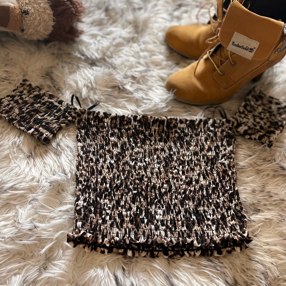 Forever 21 stretchy leopard 🐆 crop top.